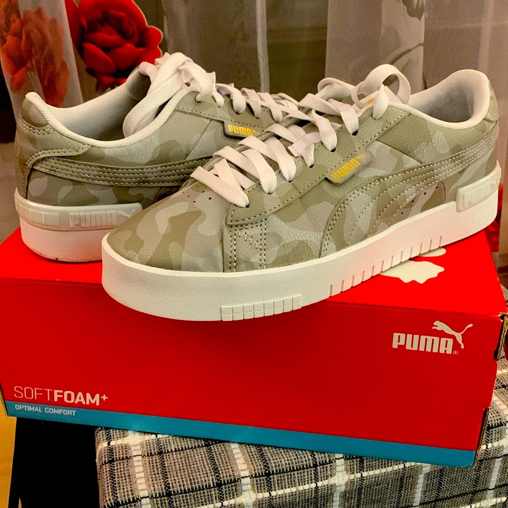 Women’s sneakers